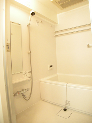 明るくお掃除しやすい浴室へ 明るくお掃除しやすい浴室へ